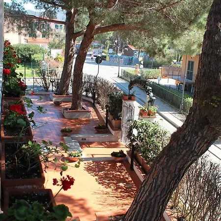 Ξενοδοχείο Punto 3*